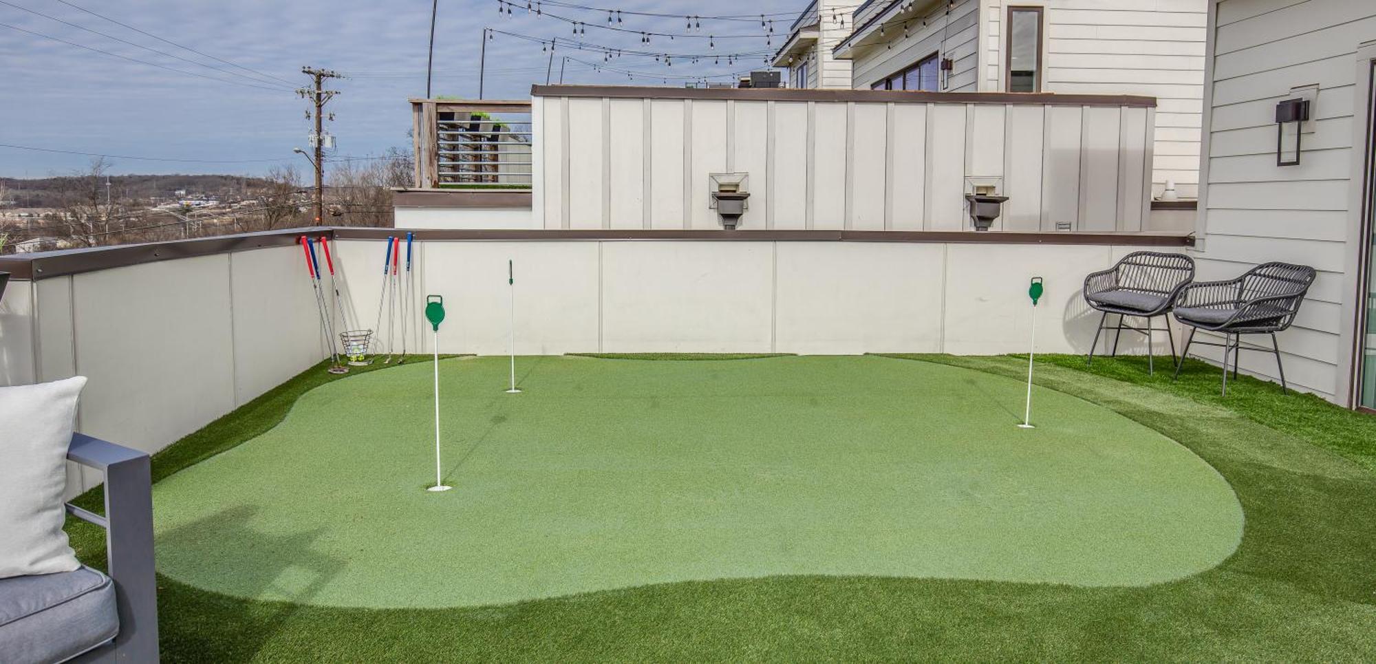 Whiskey House With Rooftop Golf, City Views! 8Min To Downtown! Sleeps 9! Nashville Zewnętrze zdjęcie