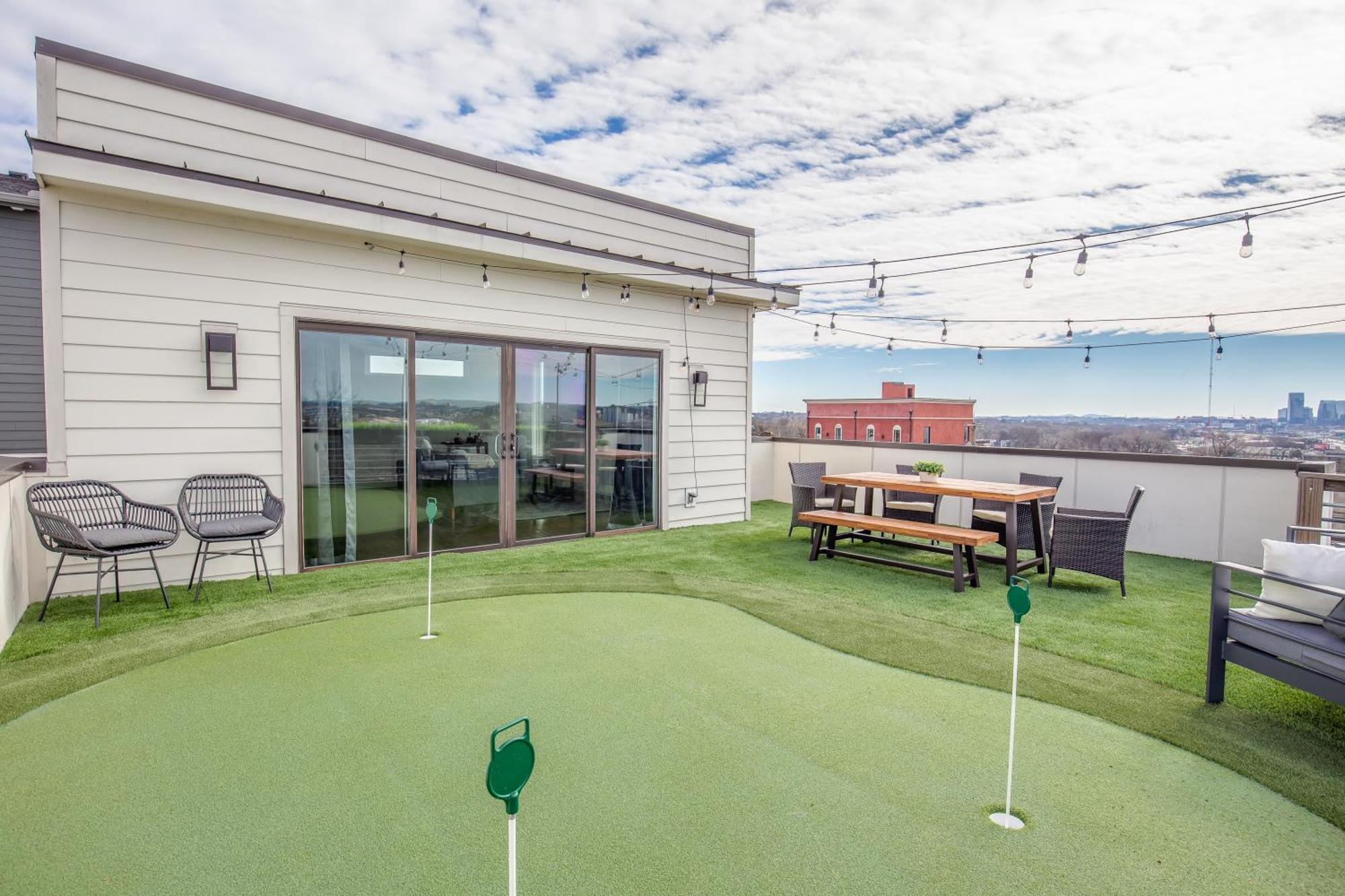 Whiskey House With Rooftop Golf, City Views! 8Min To Downtown! Sleeps 9! Nashville Zewnętrze zdjęcie
