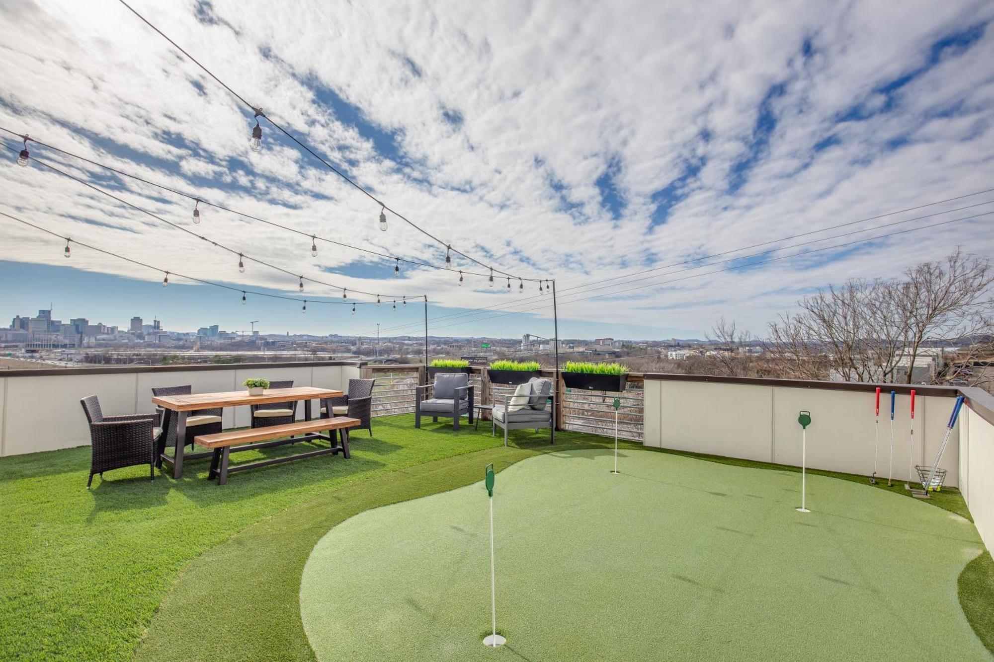 Whiskey House With Rooftop Golf, City Views! 8Min To Downtown! Sleeps 9! Nashville Zewnętrze zdjęcie