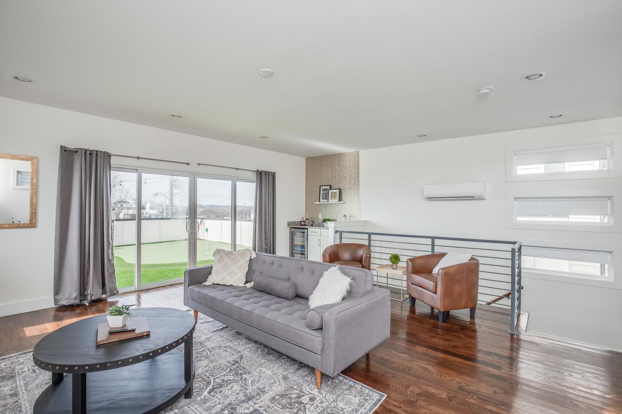 Whiskey House With Rooftop Golf, City Views! 8Min To Downtown! Sleeps 9! Nashville Zewnętrze zdjęcie