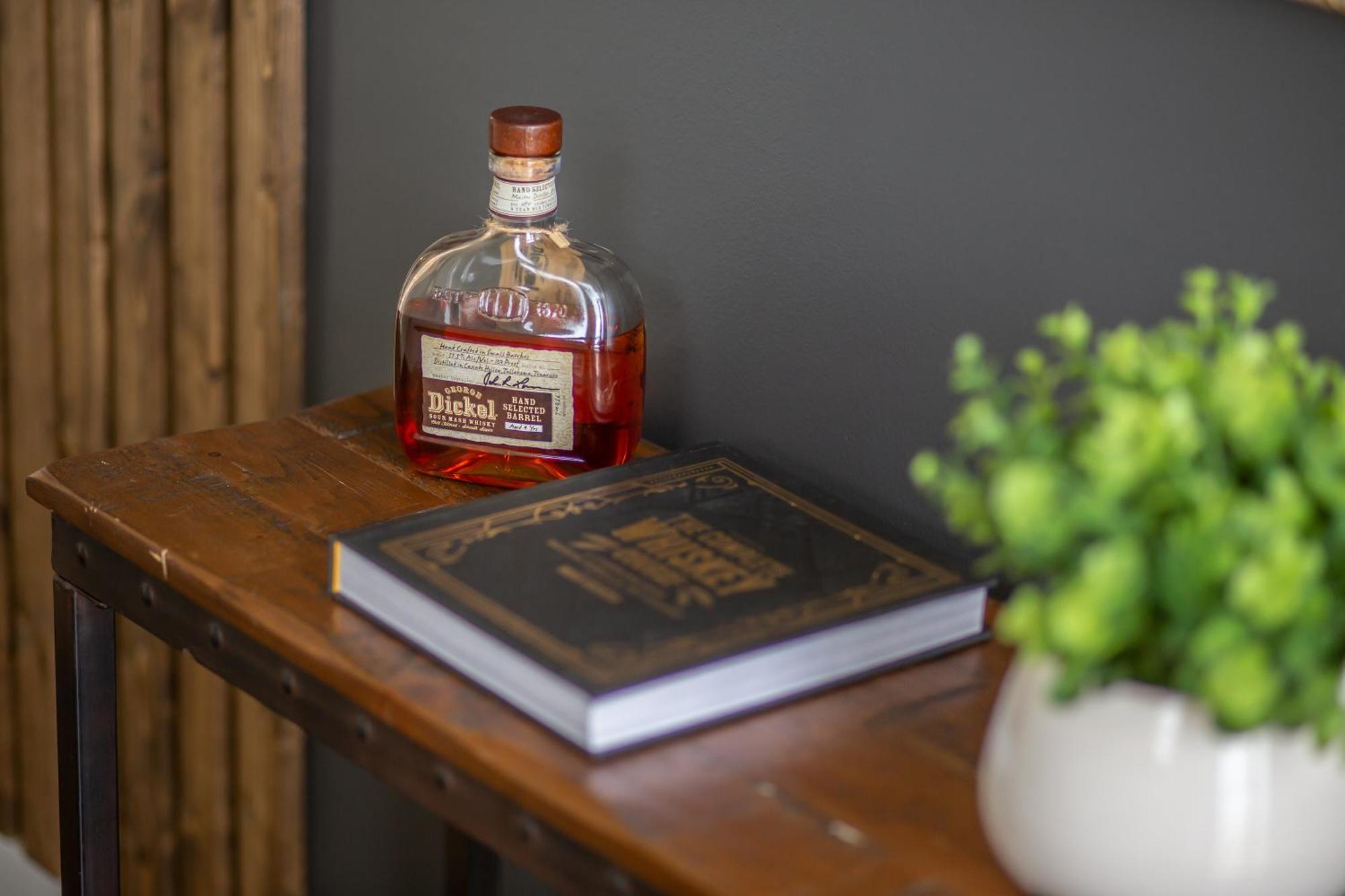 Whiskey House With Rooftop Golf, City Views! 8Min To Downtown! Sleeps 9! Nashville Zewnętrze zdjęcie