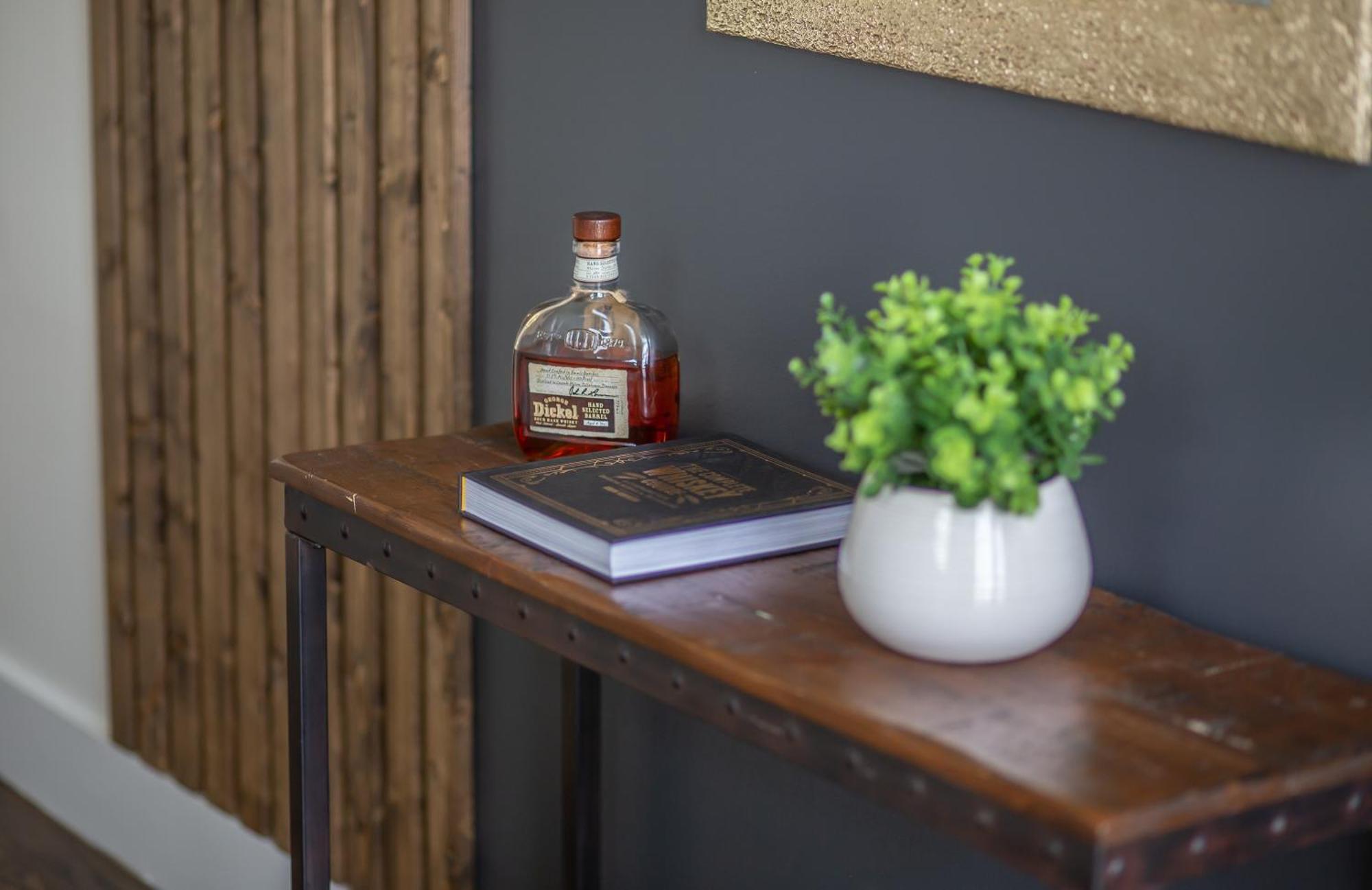 Whiskey House With Rooftop Golf, City Views! 8Min To Downtown! Sleeps 9! Nashville Zewnętrze zdjęcie